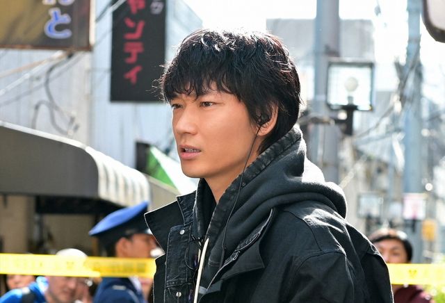 綾野剛＆星野源主演「MIU404」初回場面写真（3枚目）