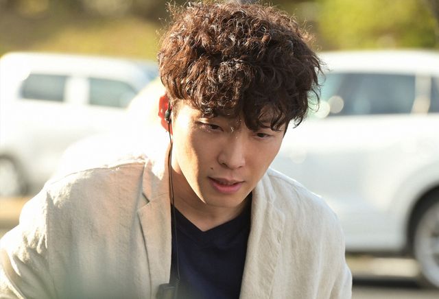 綾野剛＆星野源主演「MIU404」初回場面写真（5枚目）