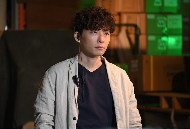 綾野剛＆星野源主演「MIU404」初回場面写真（6枚目）