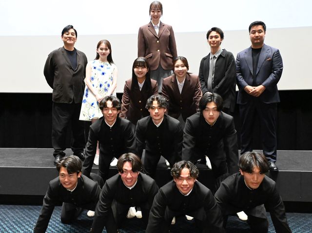 日本体育大学・体操部のメンバーと主演の山田杏奈、ピエール瀧、青木柚、下津優太監督