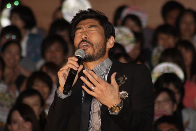 歌って踊る！長谷川博己＆上白石萌音フォトギャラリー（7枚目）