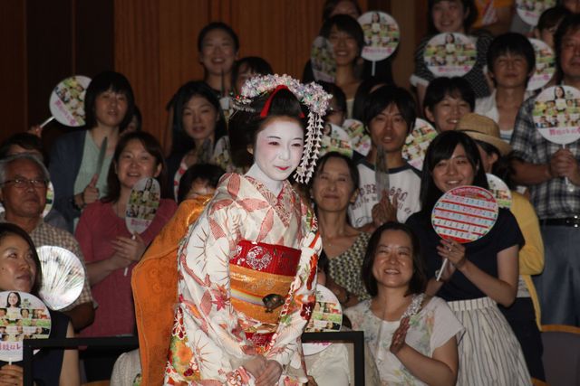歌って踊る！長谷川博己＆上白石萌音フォトギャラリー（10枚目）
