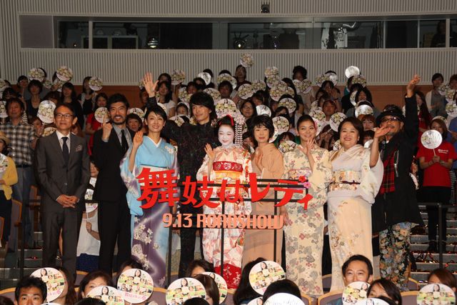 歌って踊る！長谷川博己＆上白石萌音フォトギャラリー（19枚目）