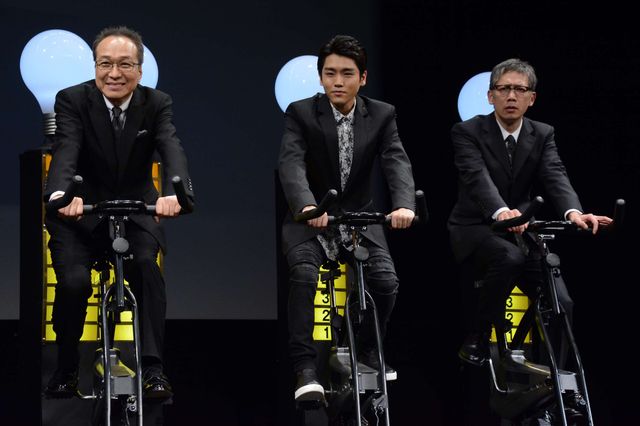 深津絵里 、お洒落ワンピースで登場！映画『サバイバルファミリー』完成披露試写会舞台あいさつギャラリー（7枚目）