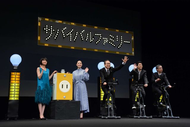 深津絵里 、お洒落ワンピースで登場！映画『サバイバルファミリー』完成披露試写会舞台あいさつギャラリー（11枚目）