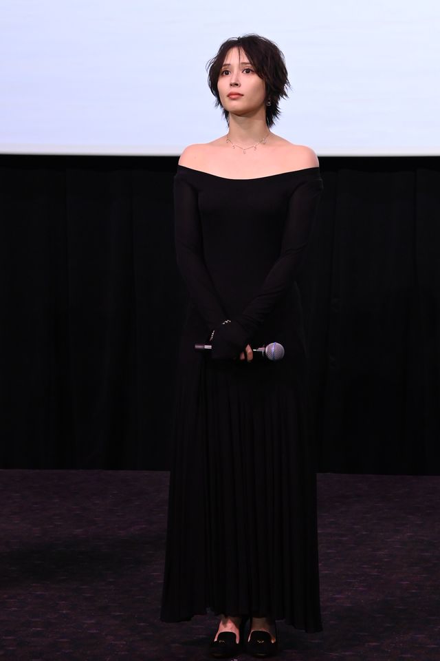 広瀬アリス、肩出し黒ドレスで登壇！木戸大聖らと『沖晴くんの涙を殺して』初日舞台挨拶（3枚目）