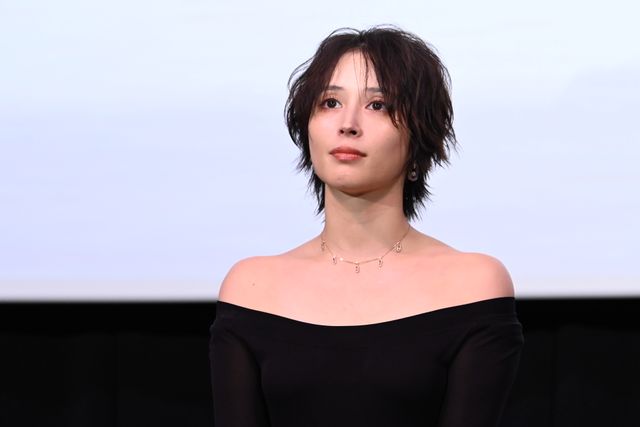 広瀬アリス、肩出し黒ドレスで登壇！木戸大聖らと『沖晴くんの涙を殺して』初日舞台挨拶（5枚目）