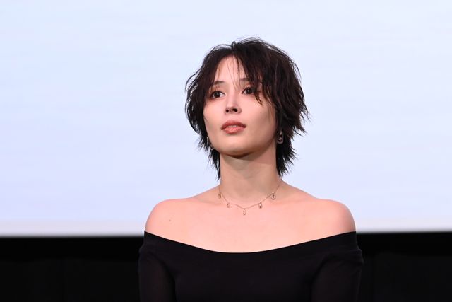 広瀬アリス、肩出し黒ドレスで登壇！木戸大聖らと『沖晴くんの涙を殺して』初日舞台挨拶（6枚目）