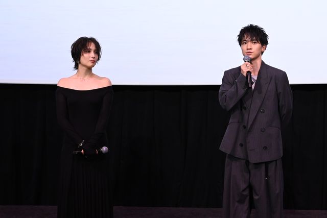 広瀬アリス、肩出し黒ドレスで登壇！木戸大聖らと『沖晴くんの涙を殺して』初日舞台挨拶（16枚目）