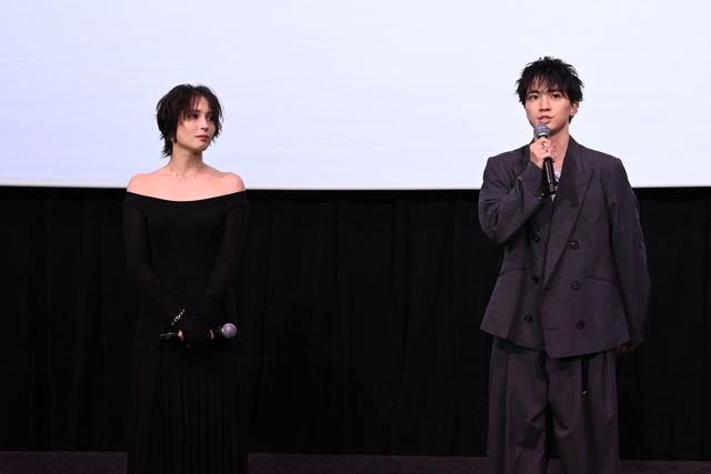 広瀬アリス、肩出し黒ドレスで登壇！木戸大聖らと『沖晴くんの涙を殺して』初日舞台挨拶（17枚目）