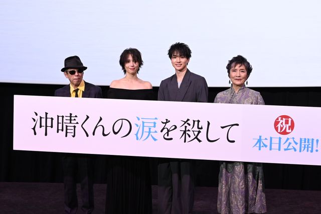 広瀬アリス、肩出し黒ドレスで登壇！木戸大聖らと『沖晴くんの涙を殺して』初日舞台挨拶（27枚目）
