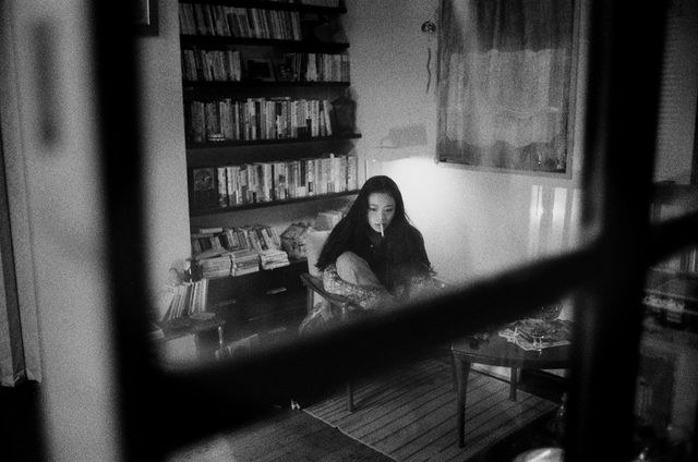 趣里＆菅田将暉をモノクロで撮影！映画『生きてるだけで、愛。』撮影現場写真【全4枚】（3枚目）