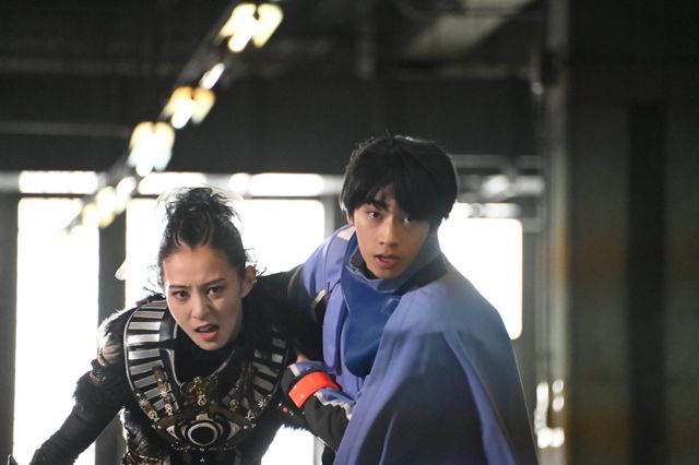 ついに現れる冥黒の“王”…！「仮面ライダーガッチャード」第32話場面カット（2枚目）