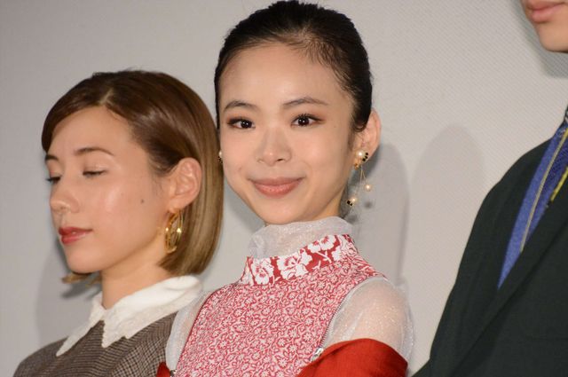 趣里、菅田将暉ら登壇『生きてるだけで、愛。』完成披露舞台あいさつ：フォトギャラリー