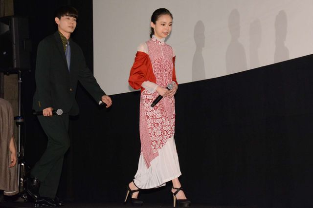 趣里、菅田将暉ら登壇『生きてるだけで、愛。』完成披露舞台あいさつ（7枚目）