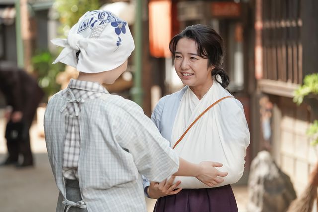 美都里は安子とるいを見て…「カムカムエヴリバディ」第26回の場面写真（5枚目）