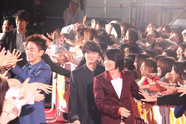 佐藤健、神木隆之介、染谷将太、小松菜奈らキャスト陣がファンと交流！『バクマン。』レッドカーペットイベントフォトギャラリー：フォトギャラリー