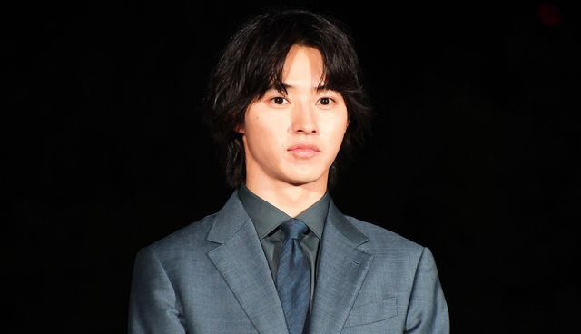 山崎賢人、スーツ姿がカッコイイ！映画『夏への扉　－キミのいる未来へ－』公開記念イベント（3枚目）