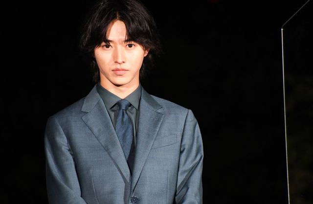 山崎賢人、スーツ姿がカッコイイ！映画『夏への扉　－キミのいる未来へ－』公開記念イベント（4枚目）