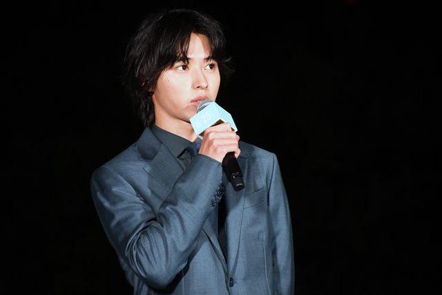 山崎賢人、スーツ姿がカッコイイ！映画『夏への扉　－キミのいる未来へ－』公開記念イベント（5枚目）