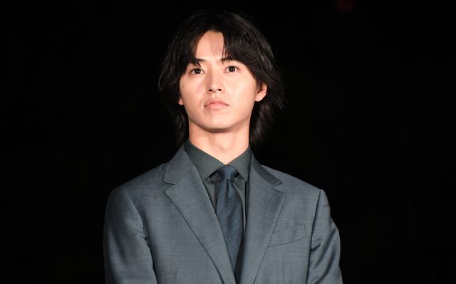 山崎賢人、スーツ姿がカッコイイ！映画『夏への扉　－キミのいる未来へ－』公開記念イベント（7枚目）