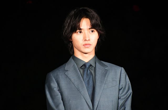 山崎賢人、スーツ姿がカッコイイ！映画『夏への扉　－キミのいる未来へ－』公開記念イベント（9枚目）