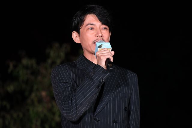 山崎賢人、スーツ姿がカッコイイ！映画『夏への扉　－キミのいる未来へ－』公開記念イベント（13枚目）
