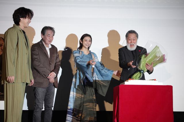 北大路欣也、バースデーサプライズに涙…