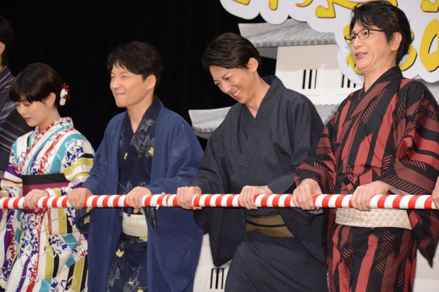 星野源、高橋一生、高畑充希ら3メートル超の姫路城模型と共に登場：フォトギャラリー