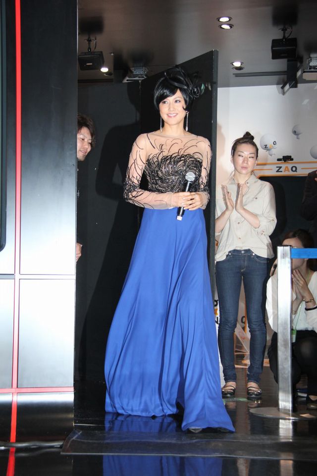 藤原紀香、妖艶なドレス姿フォトギャラリー：フォトギャラリー