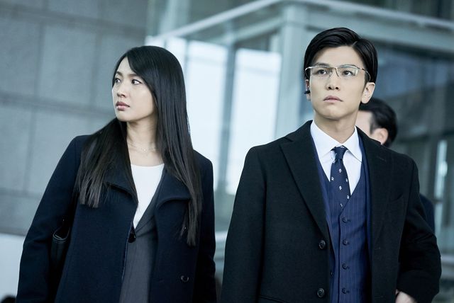 岩田剛典、メガネ＆七三分け！天才捜査官役でイメチェン（3枚目）