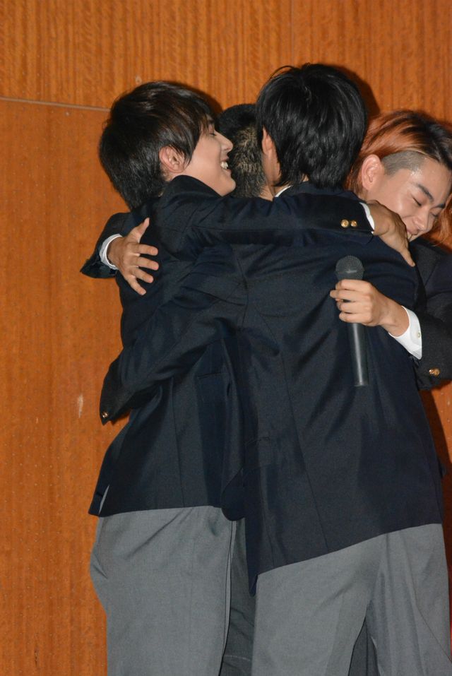 菅田将暉、都内高校の後夜祭に参加！　学生時代のおしゃれの失敗を語る！　画像ギャラリー（5枚目）