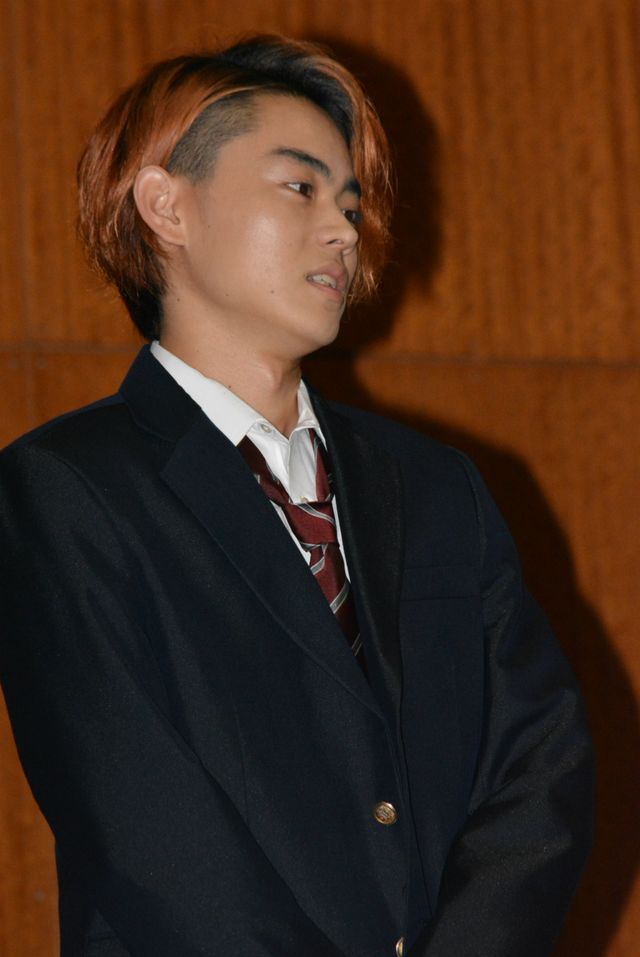 菅田将暉、都内高校の後夜祭に参加！　学生時代のおしゃれの失敗を語る！　画像ギャラリー（10枚目）
