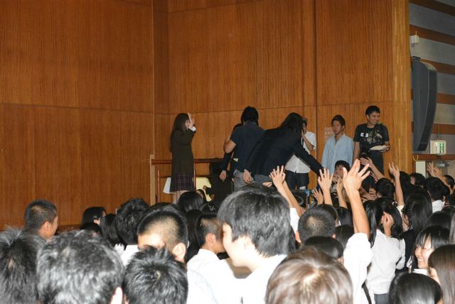 菅田将暉、都内高校の後夜祭に参加！　学生時代のおしゃれの失敗を語る！　画像ギャラリー（14枚目）