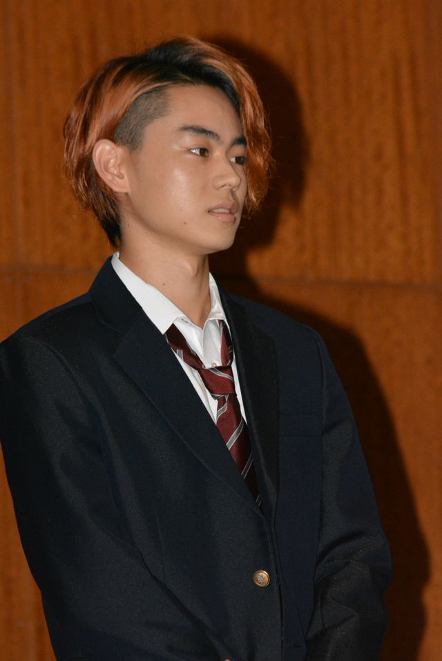 菅田将暉、都内高校の後夜祭に参加！　学生時代のおしゃれの失敗を語る！　画像ギャラリー（16枚目）