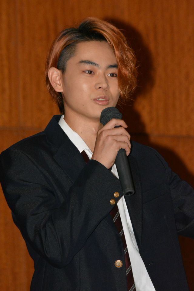 菅田将暉、都内高校の後夜祭に参加！　学生時代のおしゃれの失敗を語る！　画像ギャラリー（18枚目）