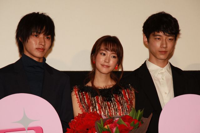 桐谷美玲、原作者からのイラストに喜び！『ヒロイン失格』初日舞台あいさつフォトギャラリー（17枚目）