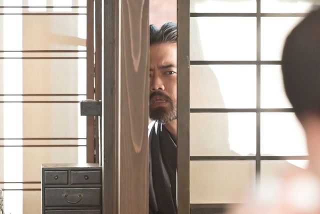 【画像13枚】朝ドラ「風、薫る」直美（上坂樹里）らの前に怪しい男が現れて…第116回場面写真：フォトギャラリー