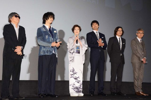 阿部寛が寺島しのぶをエスコート！ダンディー！（3枚目）