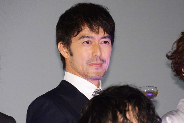 阿部寛が寺島しのぶをエスコート！ダンディー！（13枚目）