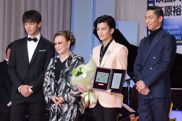 岩田剛典、石原裕次郎新人賞に！「第31回日刊スポーツ映画大賞」授賞式（23枚目）