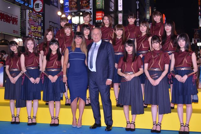乃木坂46、『ワンダーウーマン』監督の前であのポーズを披露！ジャパンプレミア：フォトギャラリー