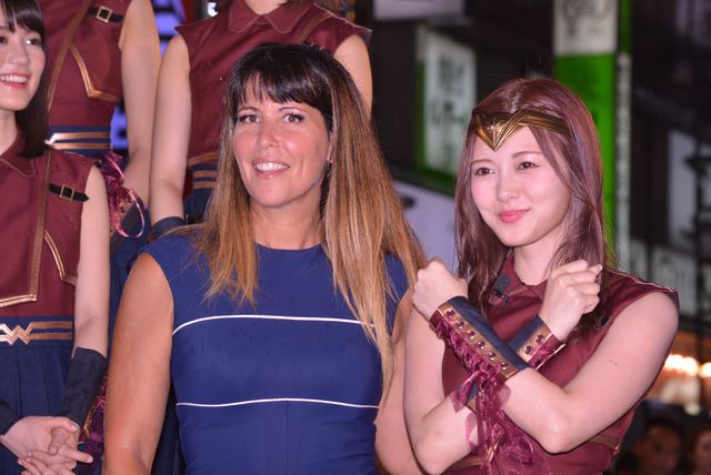 乃木坂46、『ワンダーウーマン』監督の前であのポーズを披露！ジャパンプレミア（3枚目）