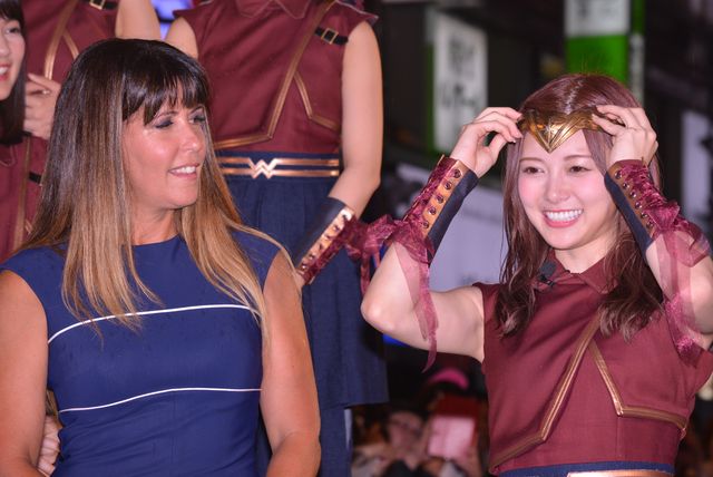 乃木坂46、『ワンダーウーマン』監督の前であのポーズを披露！ジャパンプレミア（4枚目）