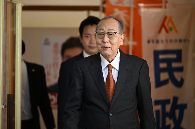 「罠の戦争」草なぎ剛の演説シーン話題に！5話場面写真（5枚目）