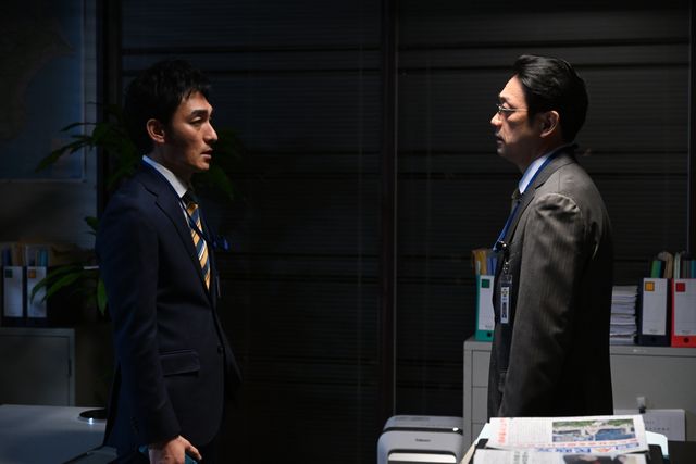 「罠の戦争」草なぎ剛の演説シーン話題に！5話場面写真（8枚目）