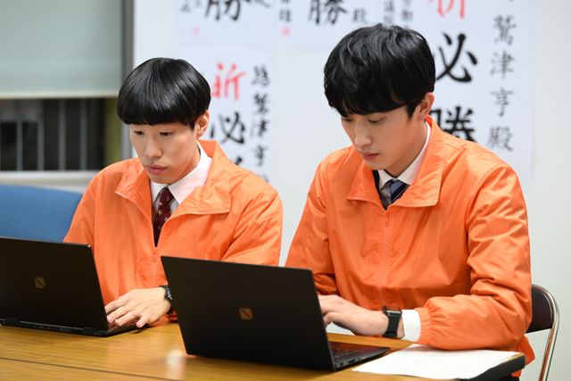 「罠の戦争」草なぎ剛の演説シーン話題に！5話場面写真（10枚目）