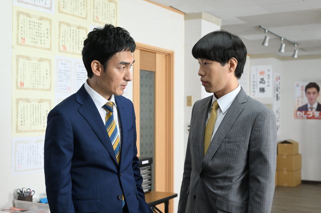 「罠の戦争」草なぎ剛の演説シーン話題に！5話場面写真（12枚目）