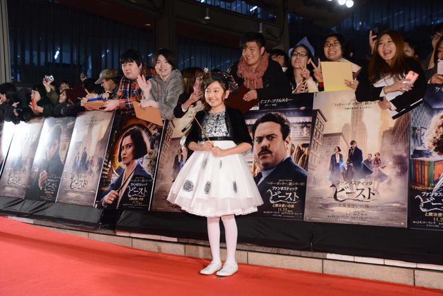 ざわちん『ファンタビ』ニュート風ものまねメイクで登場！ジャパンプレミアフォトギャラリーVol.2（16枚目）