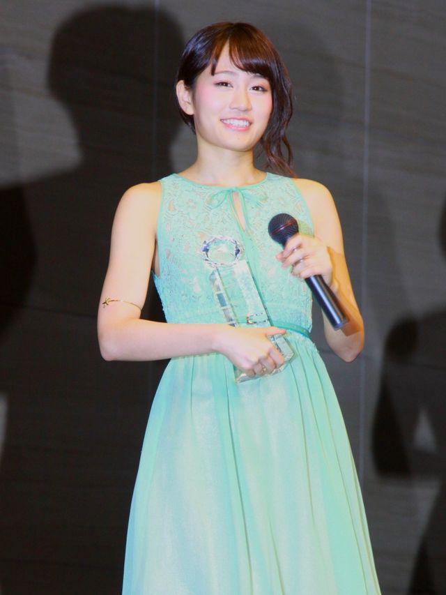 前田敦子が外国語映画ベストサポーター賞を受賞！－社団法人外国映画輸入配給協会発足50年記念式写真ギャラリー（8枚目）